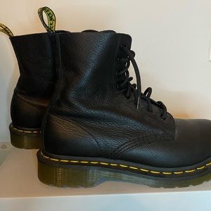 Dr. Martens Original 1460 leather boots lace up